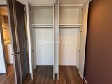 ラティエラ武蔵小山レジデンス 白を基調とした収納力のあるクローゼット空間