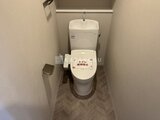 ラティエラ武蔵小山レジデンス 落ち着いた色合いの清潔なトイレ空間