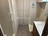 ラティエラ武蔵小山レジデンス モダンな洗面台と清潔感のあるバスルーム空間