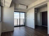 ラティエラ武蔵小山レジデンス 明るい採光が入るバルコニー付きのリビングダイニング