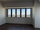ラティエラ武蔵小山レジデンス 大きな窓から光が入る明るい洋室