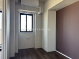 ラティエラ武蔵小山レジデンス 窓からの採光が心地よい、落ち着いた色合いの洋室