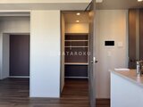 ラティエラ武蔵小山レジデンス 洗練されたサニタリーと開放的なウォークインクローゼットの調和