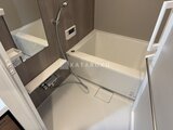 ラティエラ武蔵小山レジデンス 浴室乾燥機付きの清潔感のあるバスルーム
