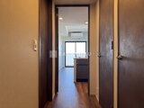 ラティエラ武蔵小山レジデンス 廊下から見たキッチン方向への開放的な空間