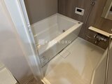 ラティエラ武蔵小山レジデンス 木目調パネル張りの落ち着いた浴室空間