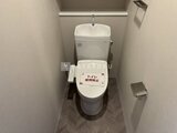 ラティエラ武蔵小山レジデンス 温水便座付きの清潔感のあるトイレ空間