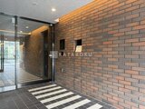 リビオメゾン東陽町ヒュッテ レンガ造りの落ち着いた印象のエントランスホール