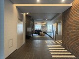 リビオメゾン東陽町ヒュッテ 明るい光が差し込む開放的なエントランスホール