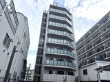 リビオメゾン東陽町ヒュッテ 前面道路から見たモダンな外観の住宅建物