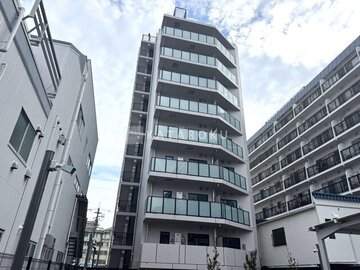 リビオメゾン東陽町ヒュッテ 前面道路から見たモダンな外観の住宅建物