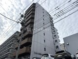 リビオメゾン東陽町ヒュッテ 前面道路から見た落ち着いた印象のマンション外観