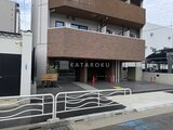 リビオメゾン東陽町ヒュッテ レンガ張りの落ち着いた印象の建物エントランス