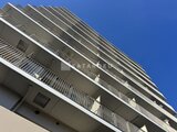パークアクシス大森山王 青空を背景に見上げた建物の外観