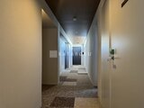 パークアクシス大森山王 照明の効いた落ち着きのある共用廊下