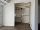 パークアクシス大森山王 ウォークインクローゼットの広めの収納空間