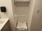 パークアクシス大森山王 洗面台に隣接したコンパクトな洗濯機置き場