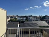 パークアクシス大森山王 バルコニーから見た周辺住宅地と青空の風景