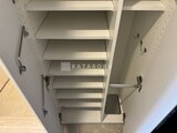パークアクシス大森山王 複数の可動棚が備わった、収納力豊かなクローゼット内部