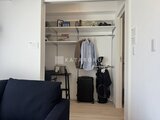 パークアクシス大森山王 収納棚と大型荷物が収まるゆとりのあるクローゼット