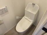 パークアクシス大森山王 温水洗浄便座付きのモダンなトイレ空間