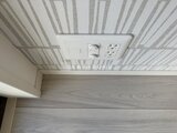 パークアクシス大森山王 天井にスイッチとコンセントが備わった室内の様子