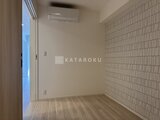パークアクシス大森山王 落ち着いた印象の洋室、奥行きのある空間と壁面収納