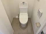 パークアクシス大森山王 温水洗浄便座付きの清潔感のあるトイレ空間