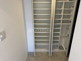 パークアクシス大森山王 建具を開いた収納たっぷりのクローゼット空間