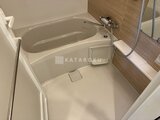 パークアクシス大森山王 ユニットバスに浴槽と洗い場がゆとりを持って配置された浴室