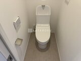 パークアクシス大森山王 温水洗浄便座付きの清潔感のあるトイレ空間
