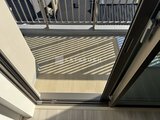 パークアクシス大森山王 日光が差し込む開放的なバルコニーの様子