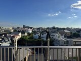 パークアクシス大森山王 バルコニーから見た住宅地の広がりと青空