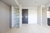 アリビス綾瀬 収納たっぷりのクローゼットと開放的なリビングダイニング
