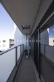 アリビス綾瀬 バルコニーから見た建物側面と隣接する住宅街の様子