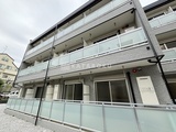 リブリ・西台 グレーのタイル張りで統一感のある建物外観