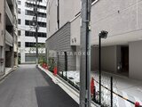 テラス神田猿楽町 建物周辺の落ち着いた雰囲気のアプローチ通路