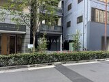 アーバネックス日本橋水天宮前 緑に囲まれた落ち着いた印象のエントランスアプローチ