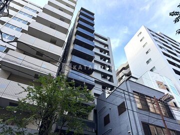 アーバネックス日本橋水天宮前 空を背景に複数の建物が立ち並ぶ外観