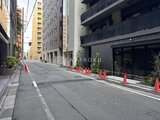 アーバネックス日本橋水天宮前 前面道路から見た建物外観と周辺街並みの様子