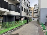 アーバネックス文京千駄木 建設中の建物外観と周辺道路の様子