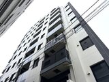 アーバネックス文京千駄木 白を基調とした落ち着いたモダンデザインの建物外観