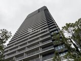 シティタワーズ東京ベイ 空を背景にした高層マンション建物の外観