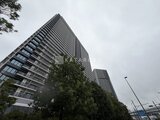 シティタワーズ東京ベイ 下から見上げた近代的なタワーマンション外観