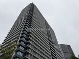 シティタワーズ東京ベイ 下からの視点で捉えた高層マンションの外観