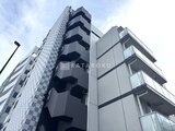 プレセダンヒルズ目黒柿の木坂 低層と中高層棟で構成されたモダンな建物外観