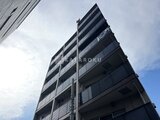 プレセダンヒルズ目黒柿の木坂 下からの視点で捉えたモダンな外観の建物