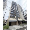 ルジェンテ上野稲荷町 明るい色調の外壁とモダンな造形の中層マンション建物