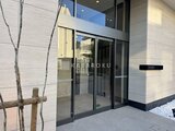 プレジリア代々木参宮橋 モダンな外装のエントランス入口と建物前面の様子