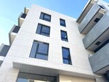 プレジリア代々木参宮橋 白いタイル張りのモダンな外観と開放的なバルコニーが特徴の建物